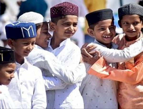 देशभर में मनाई जा रही ईद, राष्ट्रपति, पीएम मोदी और राहुल गांधी ने दी शुभकामनाएं